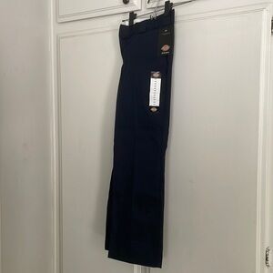 Brand new Dickies Women’s 774 Work Pant Low Rise Straight Leg (Navy, size 6P)